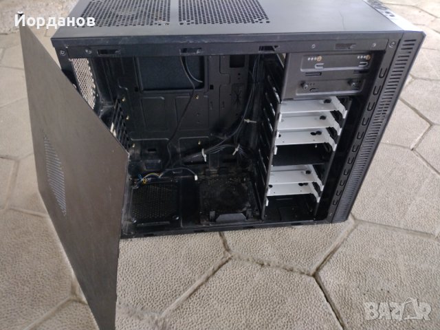 кутия Fractal Design Define R5, снимка 8 - Захранвания и кутии - 44241513