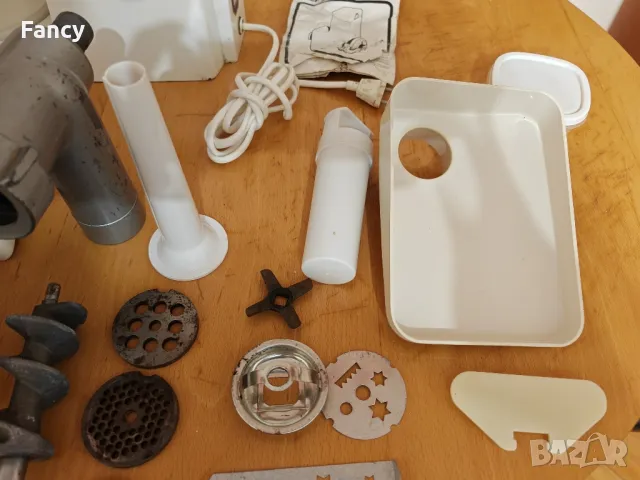 Кухненски робот Kenwood Chef,Тесто мелачка, месо мелачка, мелачка за зеленчуци, курабии , снимка 13 - Кухненски роботи - 49048035