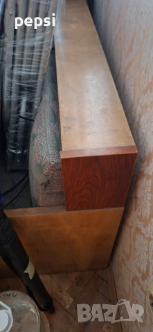 Продавам ретро диван изправен и ретро легло с витринки., снимка 4 - Антикварни и старинни предмети - 53199145