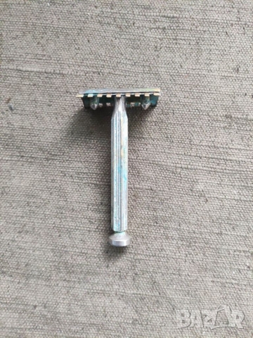 Продавам стара самобръсначка 