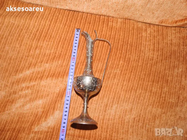 Декоративна бронзова ваза метална вазичка за цветя тип мензура стилна и красива немска от Германия, снимка 3 - Антикварни и старинни предмети - 50429313