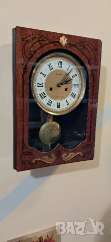 Стар стенен часовник 