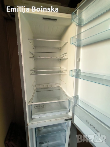 Хладилник BOSCH с фризер – VitaFresh – отлично състояние, снимка 3 - Хладилници - 53679408
