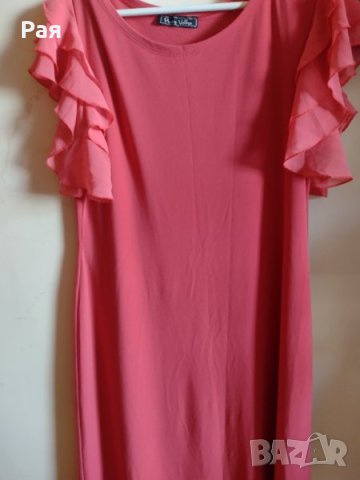 Еластична розова рокля с къдрици 
