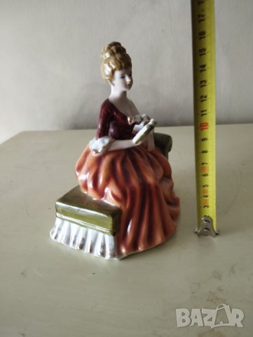 порцелнова статуетка, снимка 2 - Други ценни предмети - 41797249