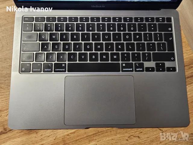 Apple MacBook Air M1 13 inch (2020) 16GB RAM | 256GB SSD | 84% батерия | зарядно+кутия | Space Gray, снимка 3 - Лаптопи за работа - 55710273