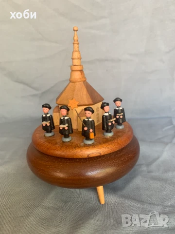 дървена музикална кутия интересна 