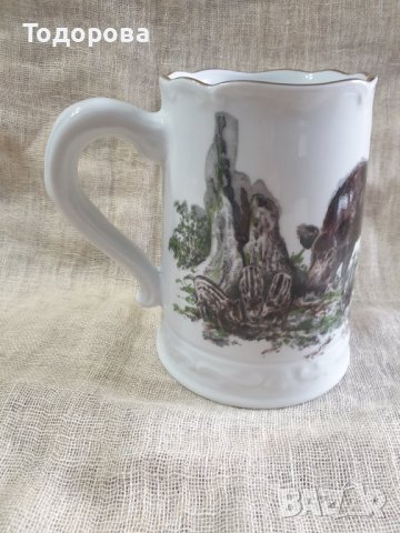 Порцеланова  халба с ловни мотиви и позлата, снимка 2 - Чаши - 39223282