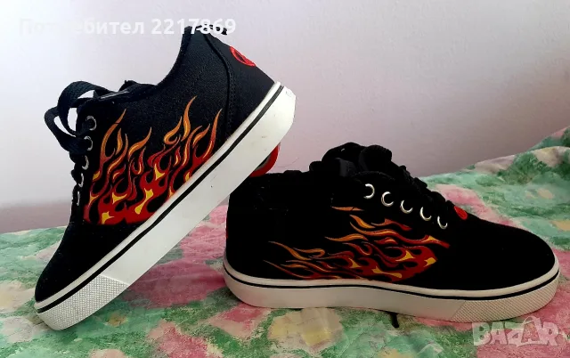 Маратонки с колелца HEELYS N33, снимка 2 - Детски маратонки - 55992755