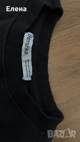 Черен суичър от Bershka , снимка 2 - Суичъри - 56357246