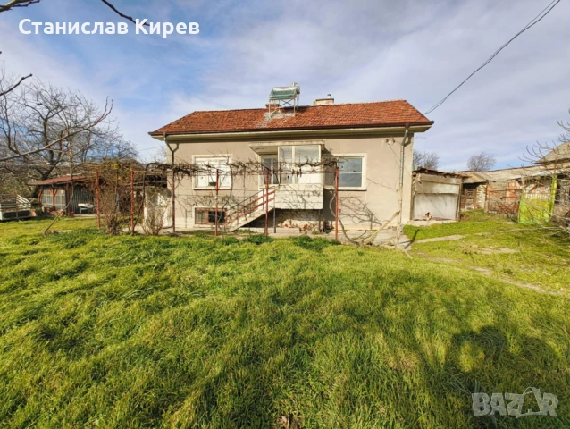 Продаваме имот с къща - с. Богомилово, снимка 3 - Къщи - 53004646