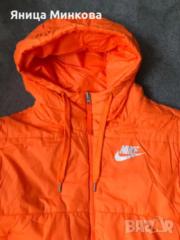 Дамско зимно яке NIKE, снимка 2 - Якета - 47378932