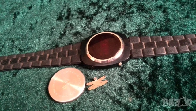 Винтидж мъжки LED часовник Commodore, произведен в Хонконг, около 70-те год., снимка 5 - Антикварни и старинни предмети - 51263445