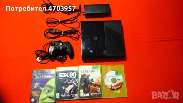 Конзола Xbox 360 E 500GB с Джойстик Кабели и 4 Игри