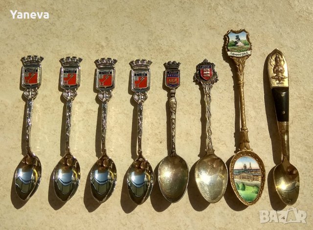 Колекционерски лъжички от различни дестинации . 