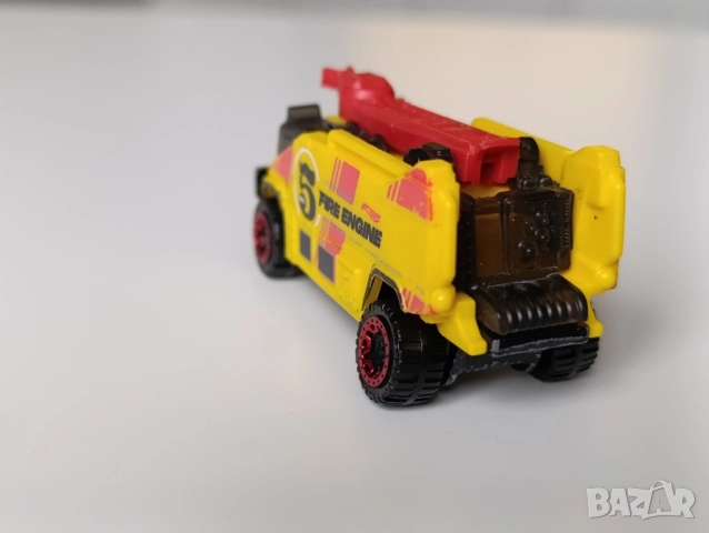 Hot Wheels Runway Res-Q – пожарен камион със стълба, снимка 3 - Колекции - 51915965