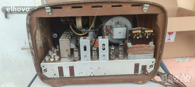 Старо лампово радио Minerva 506W, снимка 5 - Антикварни и старинни предмети - 53721725