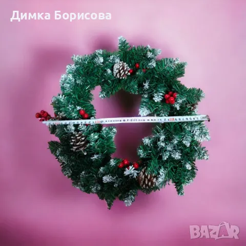 Коледен венец с шишарки и червени плодчета - 40 см, снимка 2 - Други - 47527178
