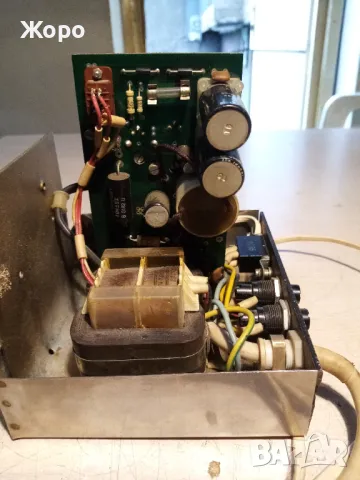 Стабилизиран изправител 12V 1A, снимка 2 - Мрежови адаптери - 49711548