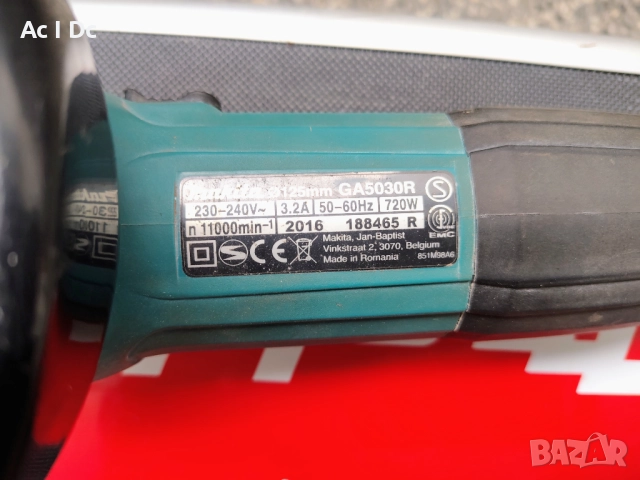 Ъглошлайф Makita GA5030R, 720 W, Ø 125 мм, снимка 5 - Други инструменти - 51849985