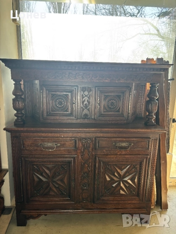 Масивен шкаф с дърворезба , снимка 2 - Шкафове - 52955217