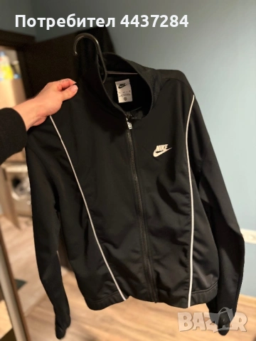 Дамско гронище Nike, снимка 3 - Якета - 53639979