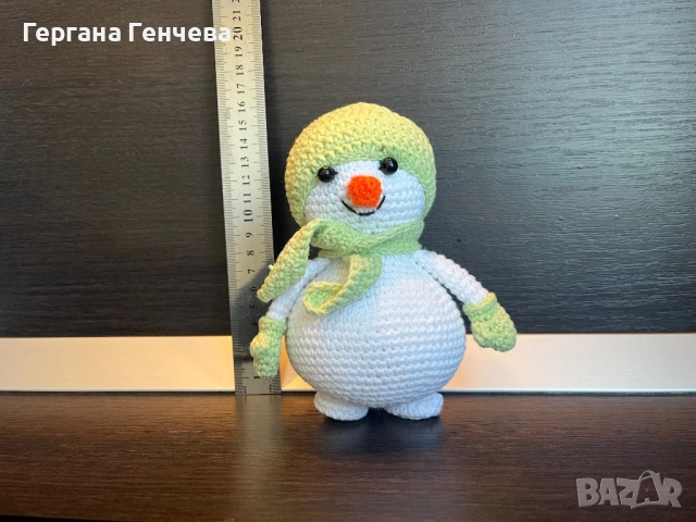 Ръчно изработен плетен снежен човек – идеален подарък! , снимка 4 - Кукли - 52558050