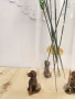Стъклена ваза с декоративни кучета в бронзов цвят, снимка 3