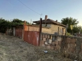 Продавам къща в с.Чернолик с много голям двор, снимка 4