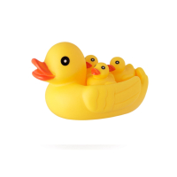  Играчка за баня, Ducky Mama с 3 патета, 4 бр., снимка 1 - Дрънкалки и чесалки - 44648065