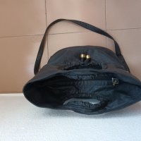 Черна дамска чанта от естествена кожа, снимка 6 - Чанти - 41520456