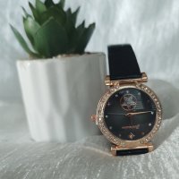 Луксозен дамски кварцов часовник, снимка 1 - Дамски - 41646396