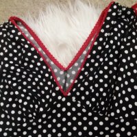 Черна рокля на бели точици с червен кант около деколтето, раменете и в долния край, снимка 3 - Рокли - 41887517