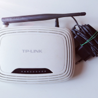 Рутер TP-LINK tl-wr740n, снимка 1 - За дома - 44670956