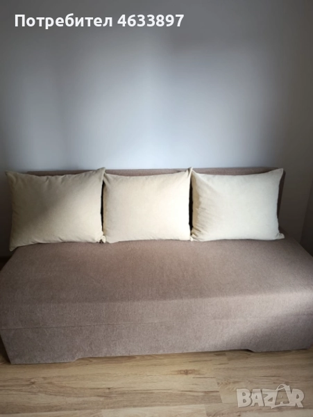 Диван разтегателен с три възглавници , снимка 1