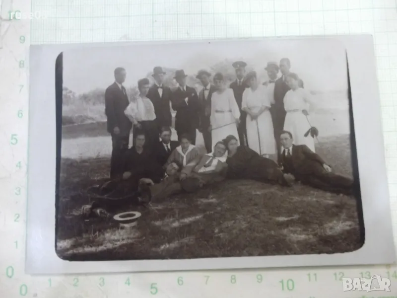 Снимка стара на група господа с госпожици, снимка 1