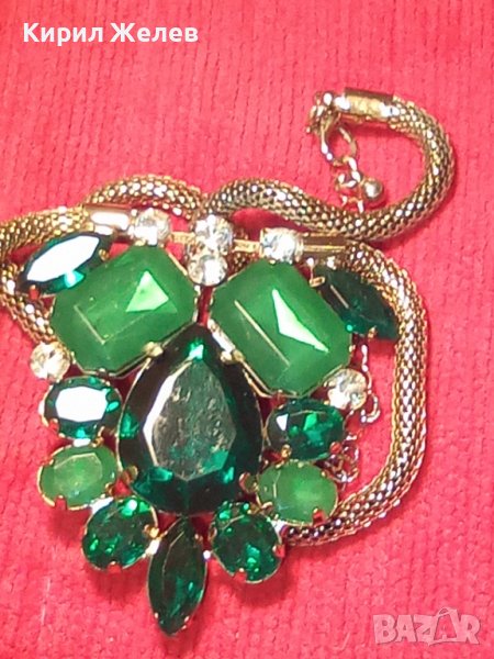 ЗЕЛЕН АХАТ и ХРИЗОЛИТ ПОЗЛАТЕН ВИНТИДЖ РАЗКОШЕН БЛЕСТЯЩ МЕДАЛЬОН КОЛИЕ 72851, снимка 1