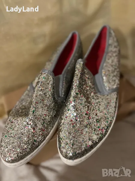 Нови блестящи обувки , снимка 1