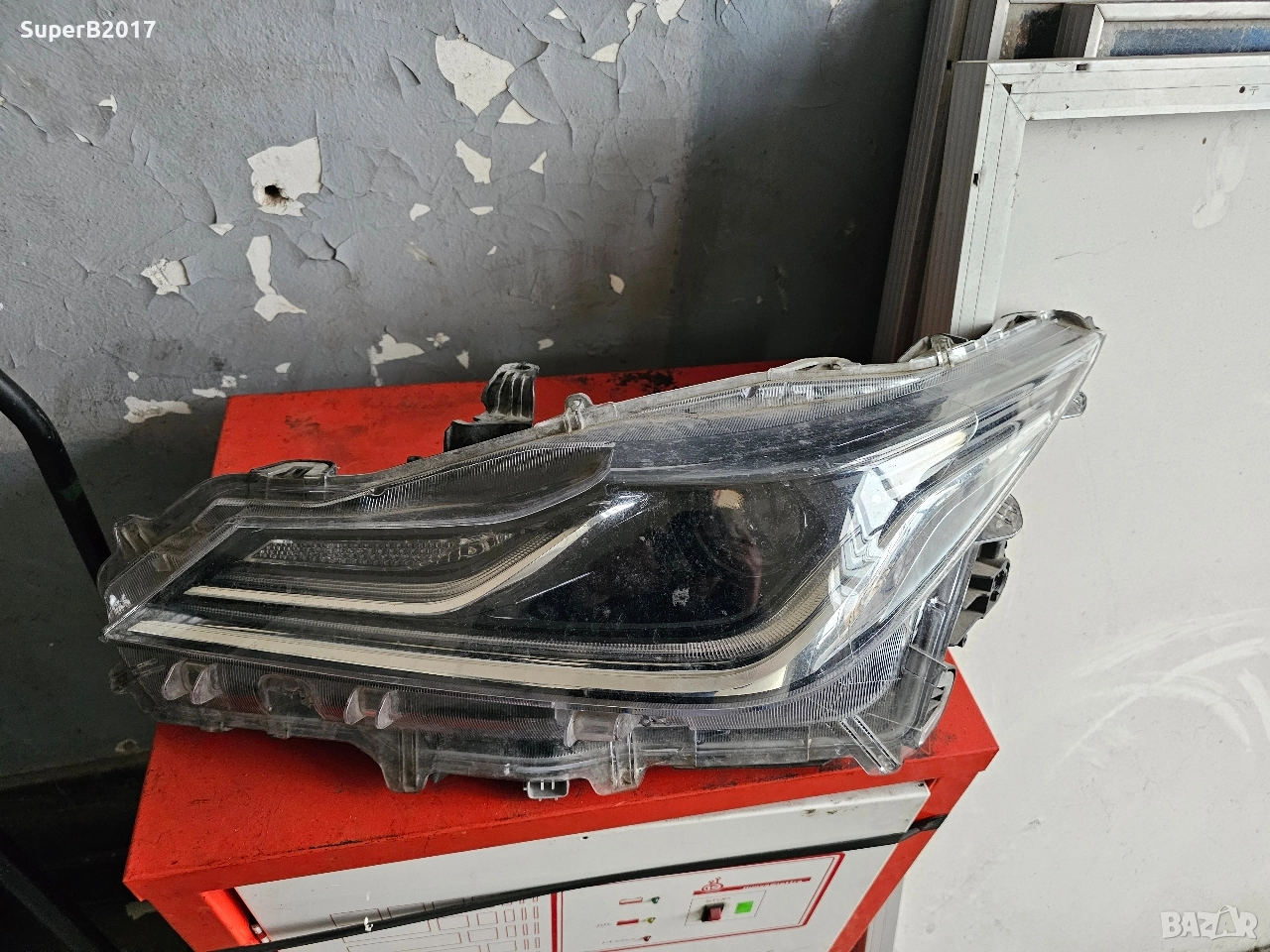 Продавам - оригинален ляв фар за Тойота Корола 2021-2024 г., снимка 1