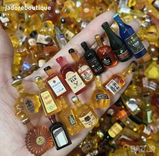 4 бр /к-кт Декоративни миниатюри изкуствени бутилки алкохол, снимка 1