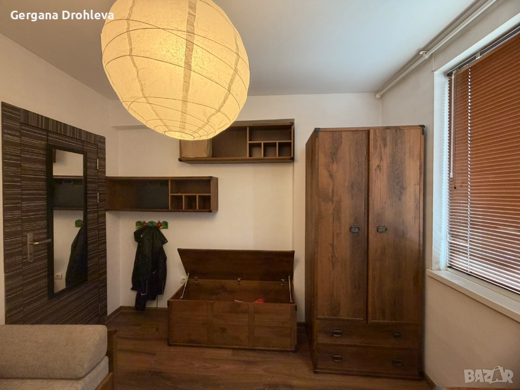 Мебели,частично от естествено дърво,обвеждане за кухня,две спални,коридор и хол.В отлично състояние., снимка 1