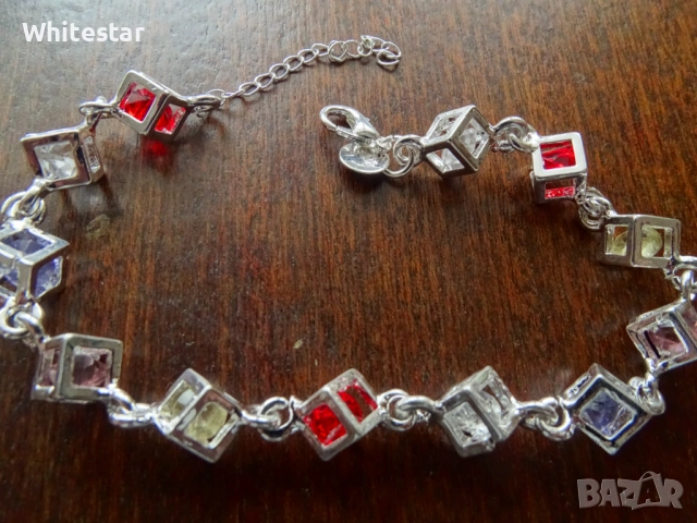 Посребрен дамски комплект - ланец, гривна, обеци - "Кубче с кристал", снимка 4 - Колиета, медальони, синджири - 53623575