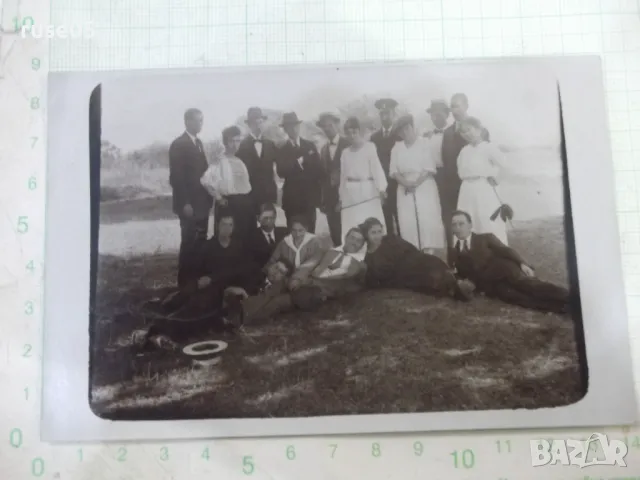 Снимка стара на група господа с госпожици