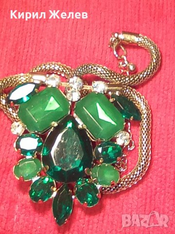 ЗЕЛЕН АХАТ и ХРИЗОЛИТ ПОЗЛАТЕН ВИНТИДЖ РАЗКОШЕН БЛЕСТЯЩ МЕДАЛЬОН КОЛИЕ 72851