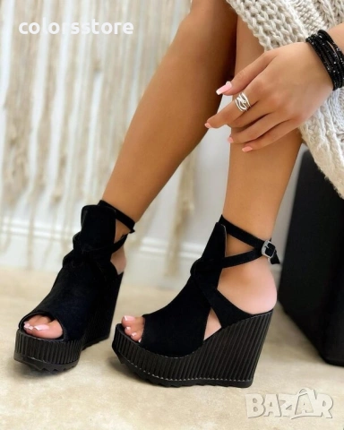 Сандали на платформа - черен велур черно ходило - 9105

