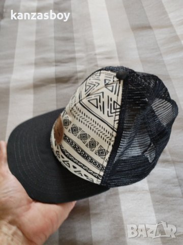 Dakine - страхотна шапка , снимка 4 - Шапки - 41480033