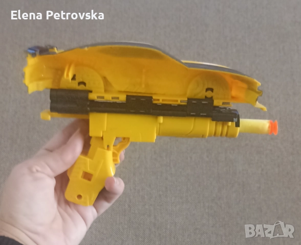 Бъмбълби Трансформърс кола - пистолет изтрелвачка + два пистолета стрелящи меки рингове , снимка 4 - Коли, камиони, мотори, писти - 52678006