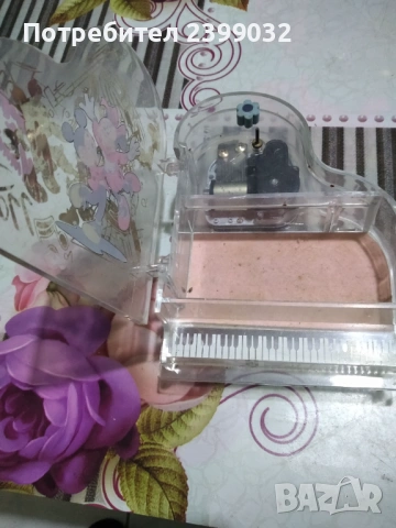 Продавам музикална кутия за бижута