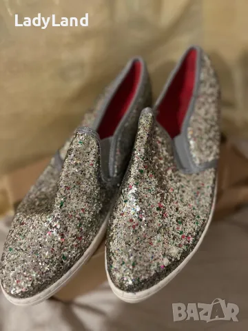 Нови блестящи обувки 