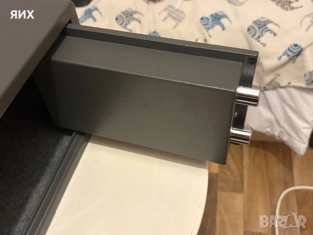 Метална каса , снимка 4 - Сейфове и каси - 53748814